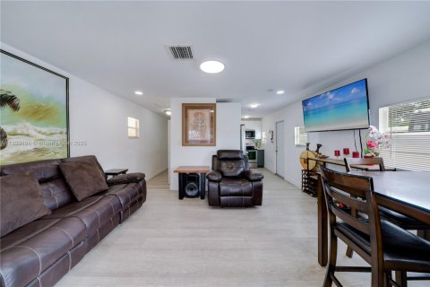 Casa en venta en Miami, Florida, 2 dormitorios, 68.93 m2 № 1952174 - foto 6
