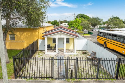 Casa en venta en Miami, Florida, 2 dormitorios, 68.93 m2 № 1952174 - foto 5