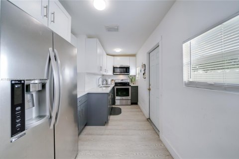 Casa en venta en Miami, Florida, 2 dormitorios, 68.93 m2 № 1952174 - foto 9