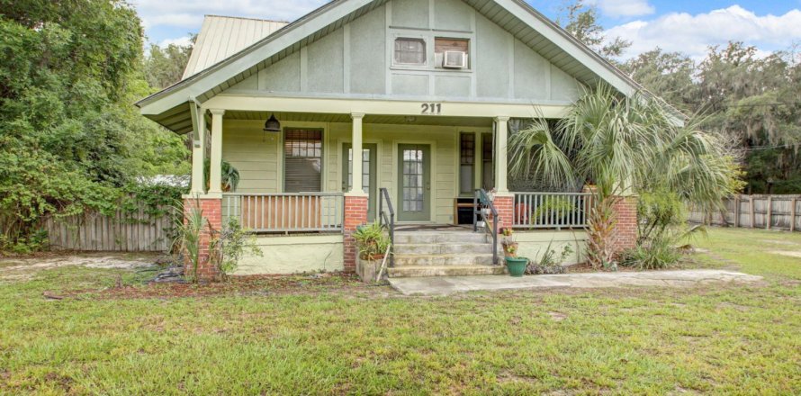 Commercial property in East Palatka, Florida № 767501