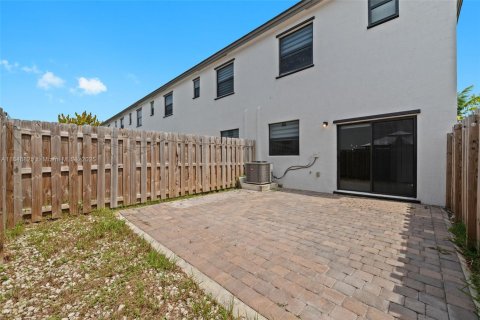 Townhouse in Homestead, Florida 3 bedrooms, 123.37 sq.m. № 1847802 - photo 25