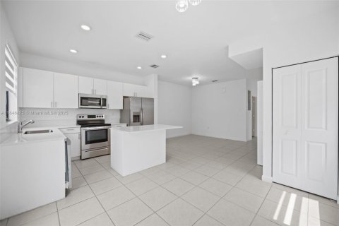 Townhouse in Homestead, Florida 3 bedrooms, 123.37 sq.m. № 1847802 - photo 6