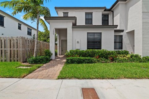 Townhouse in Homestead, Florida 3 bedrooms, 123.37 sq.m. № 1847802 - photo 2