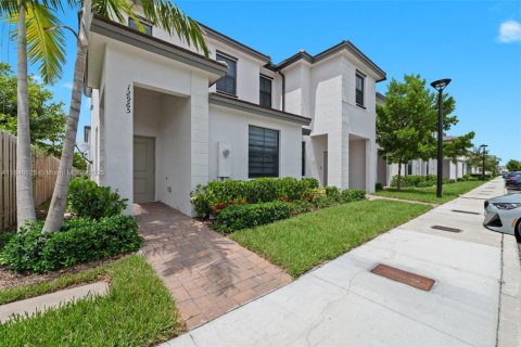 Townhouse in Homestead, Florida 3 bedrooms, 123.37 sq.m. № 1847802 - photo 3