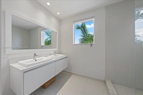 House in LANDMARK in Doral, Florida 4 bedrooms, 169.64 sq.m. № 2007692 - photo 15