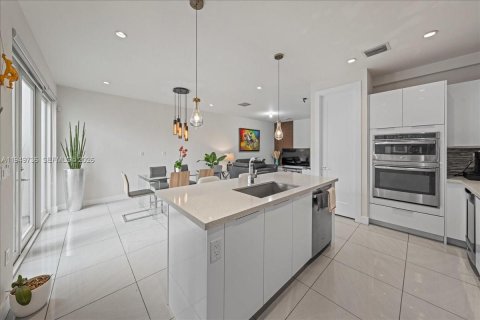 House in LANDMARK in Doral, Florida 4 bedrooms, 169.64 sq.m. № 2007692 - photo 27