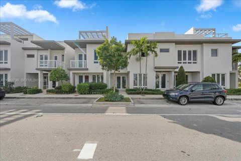 House in LANDMARK in Doral, Florida 4 bedrooms, 169.64 sq.m. № 2007692 - photo 6