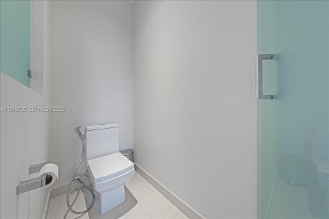 House in LANDMARK in Doral, Florida 4 bedrooms, 169.64 sq.m. № 2007692 - photo 12