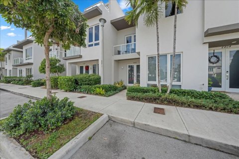 House in LANDMARK in Doral, Florida 4 bedrooms, 169.64 sq.m. № 2007692 - photo 5