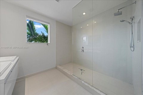 House in LANDMARK in Doral, Florida 4 bedrooms, 169.64 sq.m. № 2007692 - photo 13