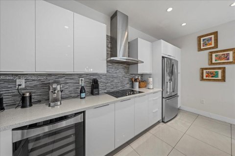 House in LANDMARK in Doral, Florida 4 bedrooms, 169.64 sq.m. № 2007692 - photo 7