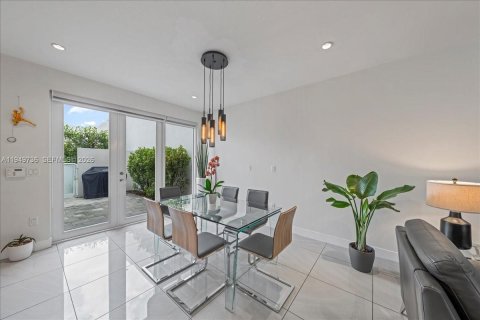 House in LANDMARK in Doral, Florida 4 bedrooms, 169.64 sq.m. № 2007692 - photo 26