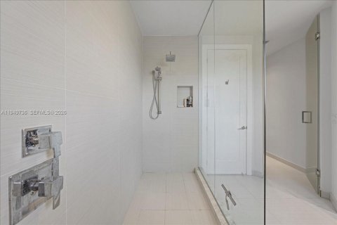 House in LANDMARK in Doral, Florida 4 bedrooms, 169.64 sq.m. № 2007692 - photo 14