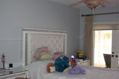 House in Southwest Ranches, Florida 5 bedrooms, 327.57 sq.m. № 2058141 - photo 19