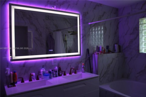 House in Southwest Ranches, Florida 5 bedrooms, 327.57 sq.m. № 2058141 - photo 22