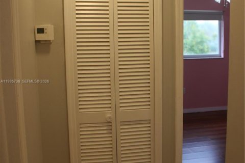 House in Southwest Ranches, Florida 5 bedrooms, 327.57 sq.m. № 2058141 - photo 27