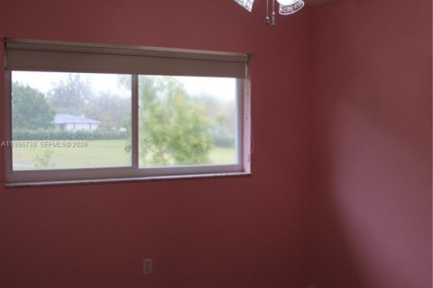 House in Southwest Ranches, Florida 5 bedrooms, 327.57 sq.m. № 2058141 - photo 26