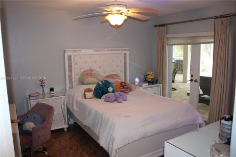 House in Southwest Ranches, Florida 5 bedrooms, 327.57 sq.m. № 2058141 - photo 20