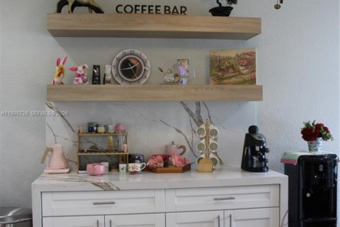 House in Southwest Ranches, Florida 5 bedrooms, 327.57 sq.m. № 2058141 - photo 17