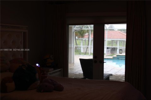 House in Southwest Ranches, Florida 5 bedrooms, 327.57 sq.m. № 2058141 - photo 21