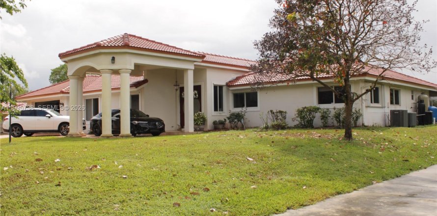House in Southwest Ranches, Florida 5 bedrooms, 327.57 sq.m. № 2058141
