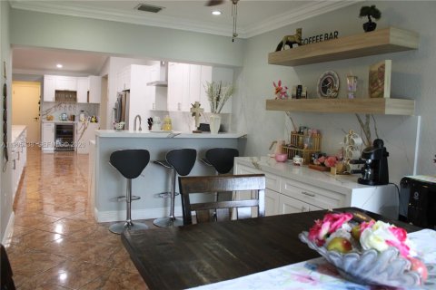 House in Southwest Ranches, Florida 5 bedrooms, 327.57 sq.m. № 2058141 - photo 14