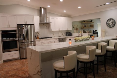 House in Southwest Ranches, Florida 5 bedrooms, 327.57 sq.m. № 2058141 - photo 12