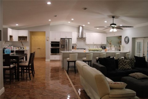 House in Southwest Ranches, Florida 5 bedrooms, 327.57 sq.m. № 2058141 - photo 11