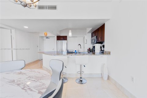 Condominio en alquiler en Aventura, Florida, 2 dormitorios, 116.78 m2 № 1891626 - foto 4