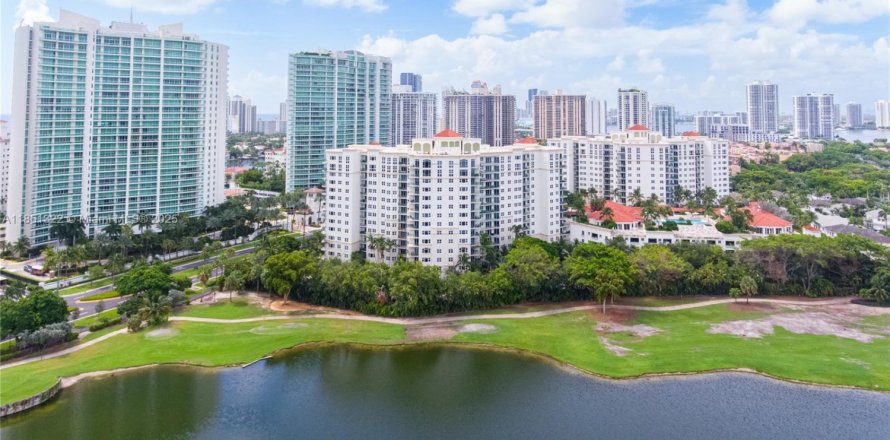 Condominio en Aventura, Florida, 2 dormitorios № 1891626