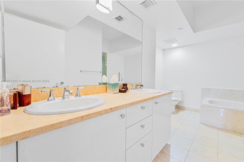 Condominio en alquiler en Aventura, Florida, 2 dormitorios, 116.78 m2 № 1891626 - foto 12