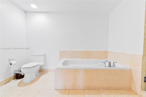 Condominio en alquiler en Aventura, Florida, 2 dormitorios, 116.78 m2 № 1891626 - foto 14