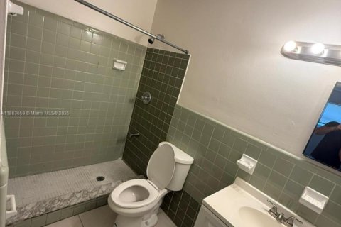 Casa en alquiler en Lauderdale Lakes, Florida, 2 dormitorios, 278.71 m2 № 1891518 - foto 5