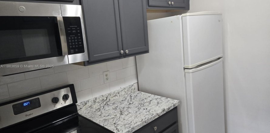 Casa en Lauderdale Lakes, Florida 2 dormitorios, 278.71 m2 № 1891518