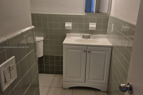 Casa en alquiler en Lauderdale Lakes, Florida, 2 dormitorios, 278.71 m2 № 1891518 - foto 7