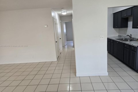 Casa en alquiler en Lauderdale Lakes, Florida, 2 dormitorios, 278.71 m2 № 1891518 - foto 6