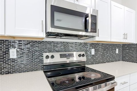 Casa en venta en Haines City, Florida, 5 dormitorios, 226.96 m2 № 2227872 - foto 18