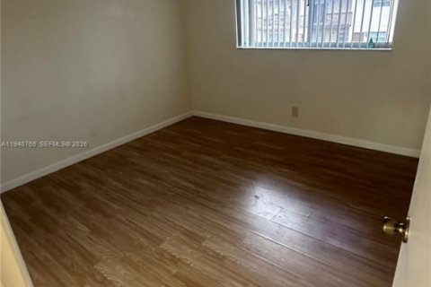 Снять в аренду таунхаус в Маргит, Флорида 2 спальни, 78.97м2, № 1997991 - фото 11