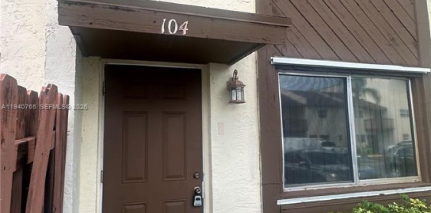 Таунхаус в Маргит, Флорида 2 спальни, 78.97м2 № 1997991