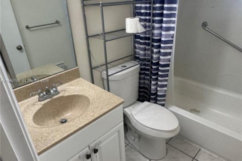 Снять в аренду таунхаус в Маргит, Флорида 2 спальни, 78.97м2, № 1997991 - фото 9