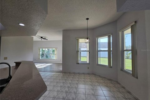 House in Orlando, Florida 4 bedrooms, 224.36 sq.m. № 2379847 - photo 3