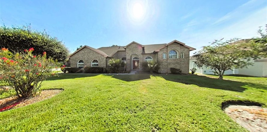 House in Orlando, Florida 4 bedrooms, 224.36 sq.m. № 2379847