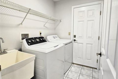 House in Orlando, Florida 4 bedrooms, 224.36 sq.m. № 2379847 - photo 14