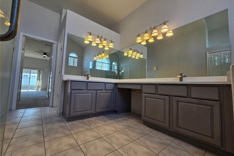 House in Orlando, Florida 4 bedrooms, 224.36 sq.m. № 2379847 - photo 13
