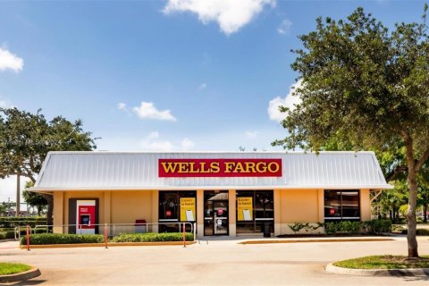 Commercial property in Stuart, Florida № 1860194 - photo 1