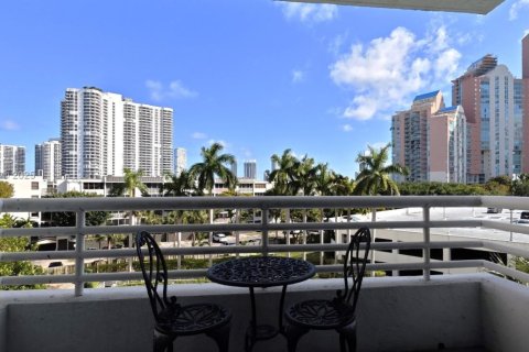 Condo in Aventura, Florida, 2 bedrooms  № 1888890 - photo 7