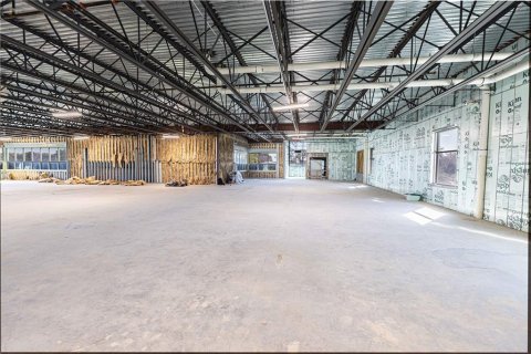 Immobilier commercial à louer à Wildwood, Floride: 2117.99 m2 № 1546333 - photo 28