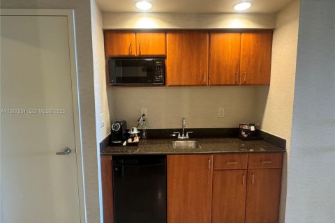 Купить кондоминиум в Санни-Айлс-Бич, Флорида 61.69м2, № 2019135 - фото 17