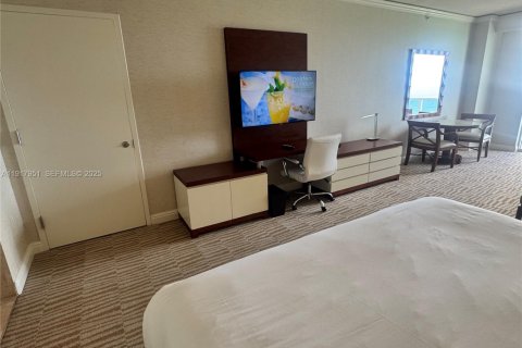 Купить кондоминиум в Санни-Айлс-Бич, Флорида 61.69м2, № 2019135 - фото 11