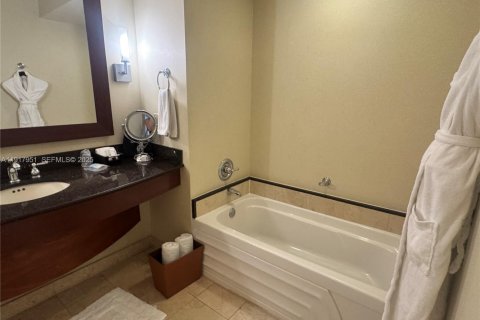 Купить кондоминиум в Санни-Айлс-Бич, Флорида 61.69м2, № 2019135 - фото 15